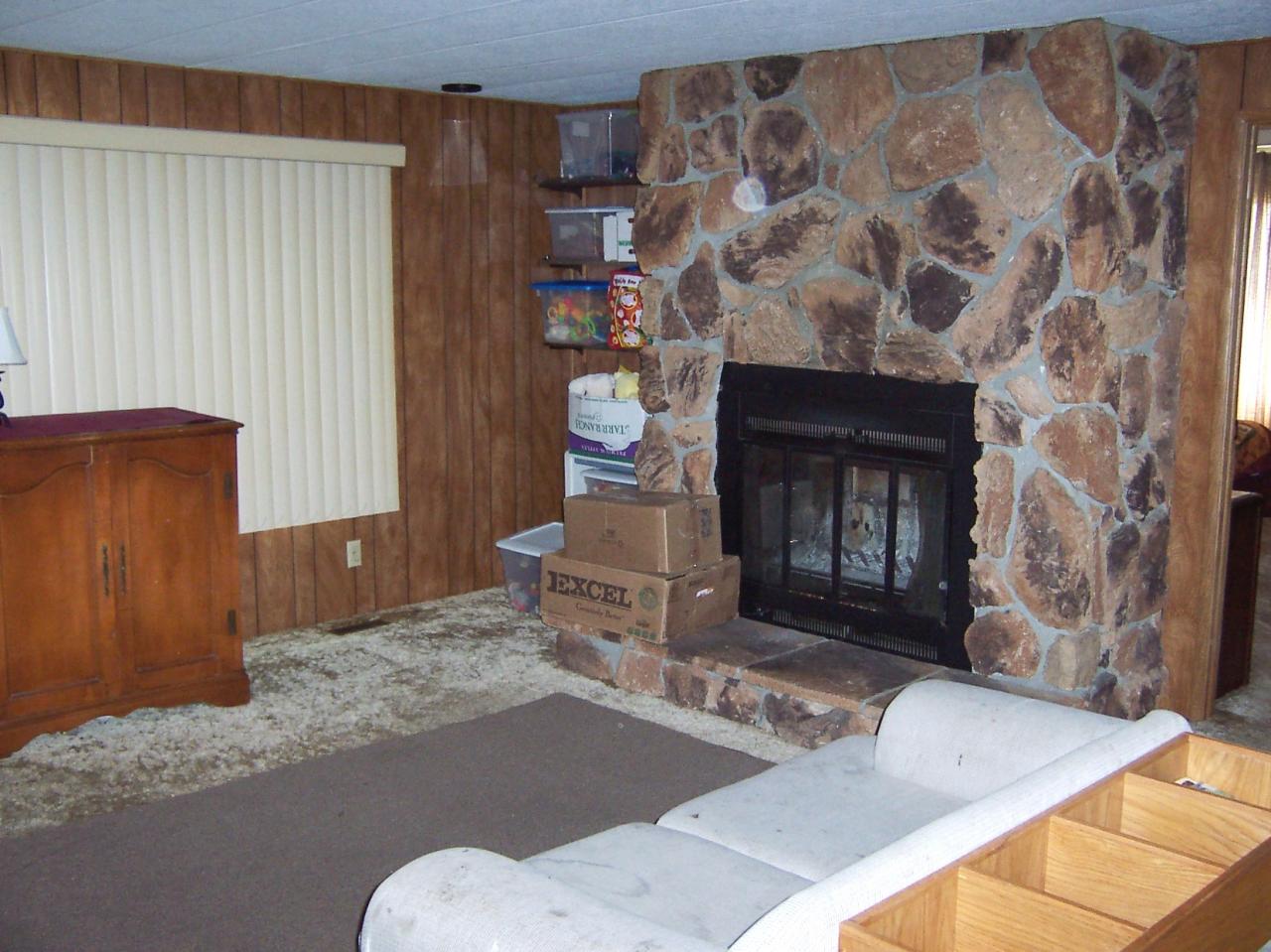 3191 Sheller Road Sunnyside, WA 98944 - Photo 3 of 6 a bedroom with a bed and a fireplace