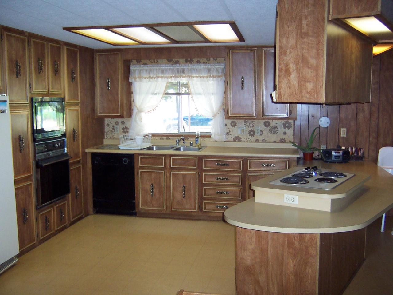3191 Sheller Road Sunnyside, WA 98944 - Photo 4 of 6 a kitchen with a sink and cabinets