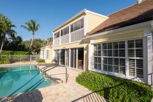 a view of a chairs and table in the back yard of a building