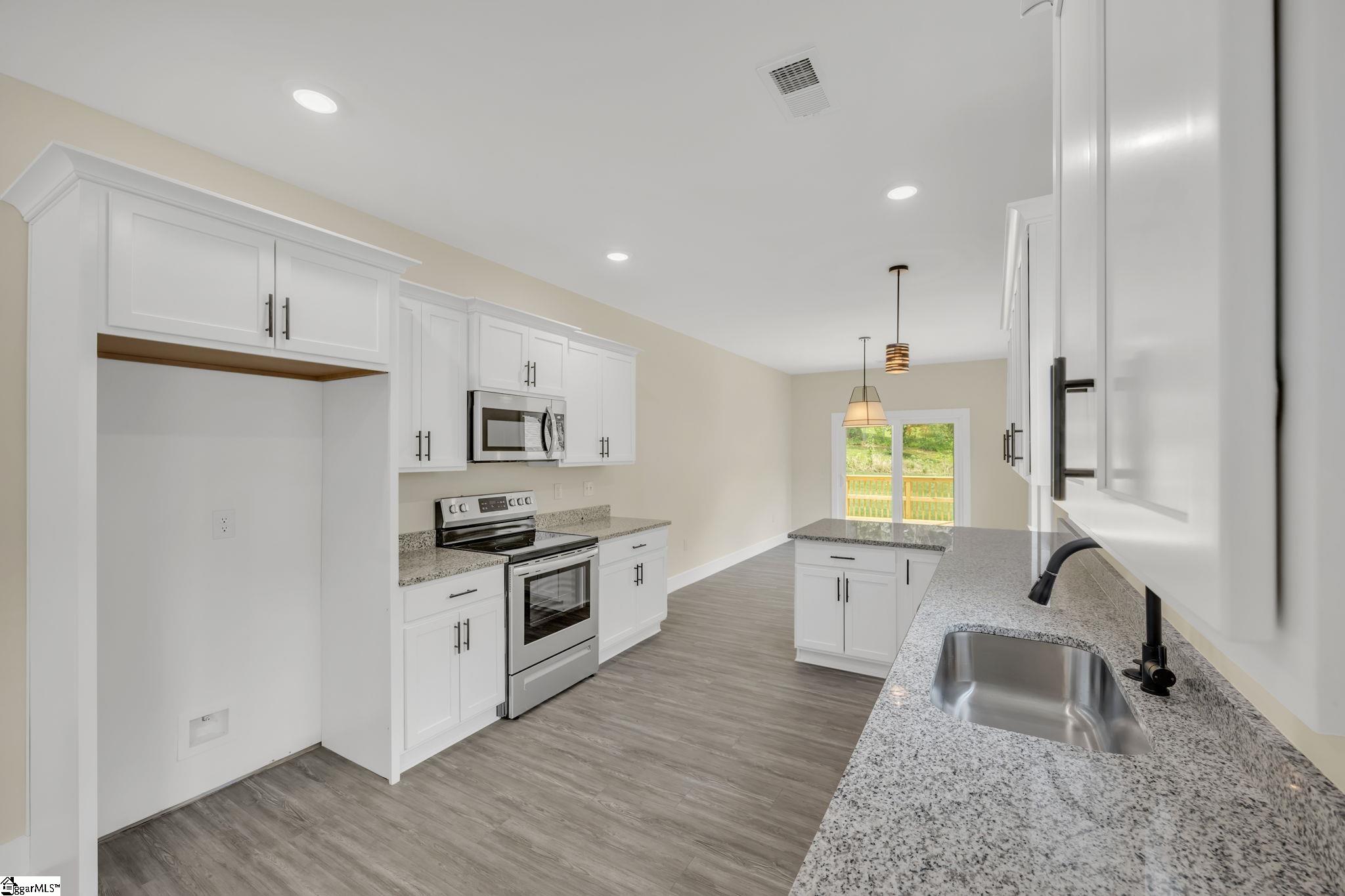 1027 Jacobs Road Greenville, SC 29605 - Photo 7 of 24 Gallery Image 7