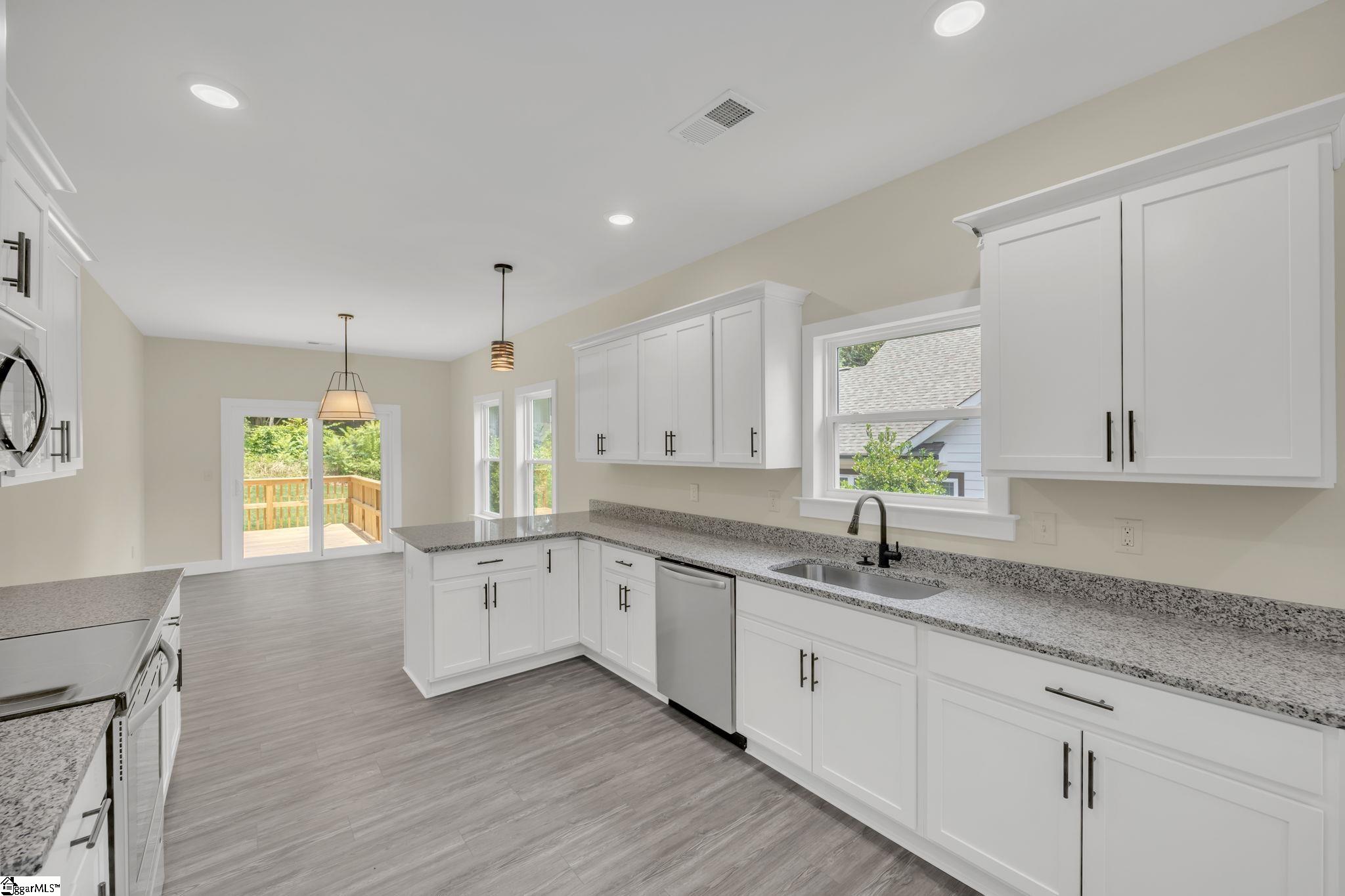 1027 Jacobs Road Greenville, SC 29605 - Photo 8 of 24 Gallery Image 8