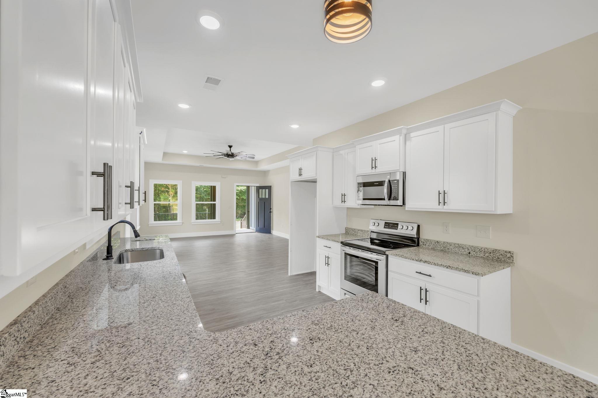 1027 Jacobs Road Greenville, SC 29605 - Photo 9 of 24 Gallery Image 9