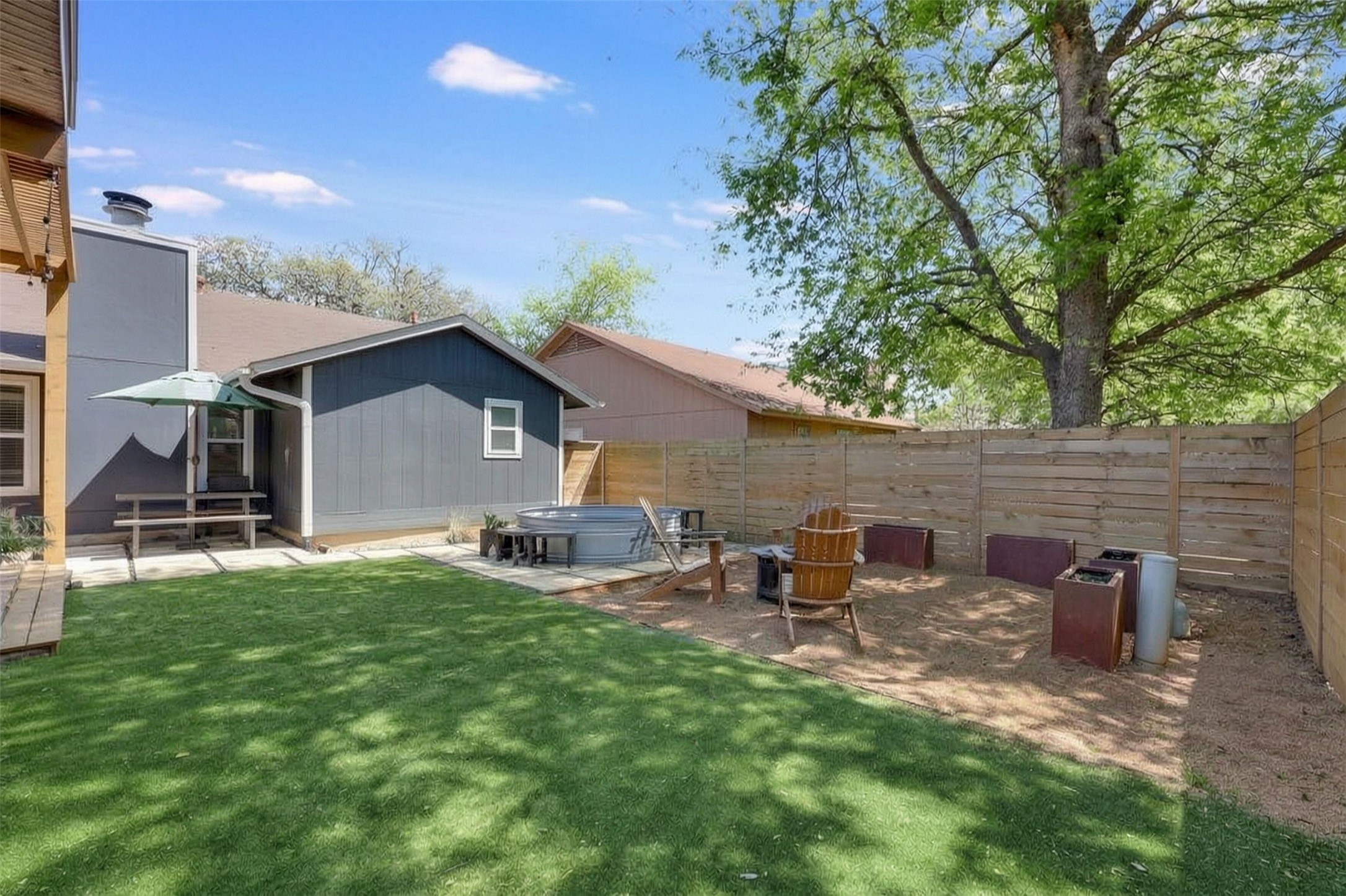 7902 Copano Drive Austin, TX 78749 - Photo 23 of 25 a backyard of a house with table and chairs