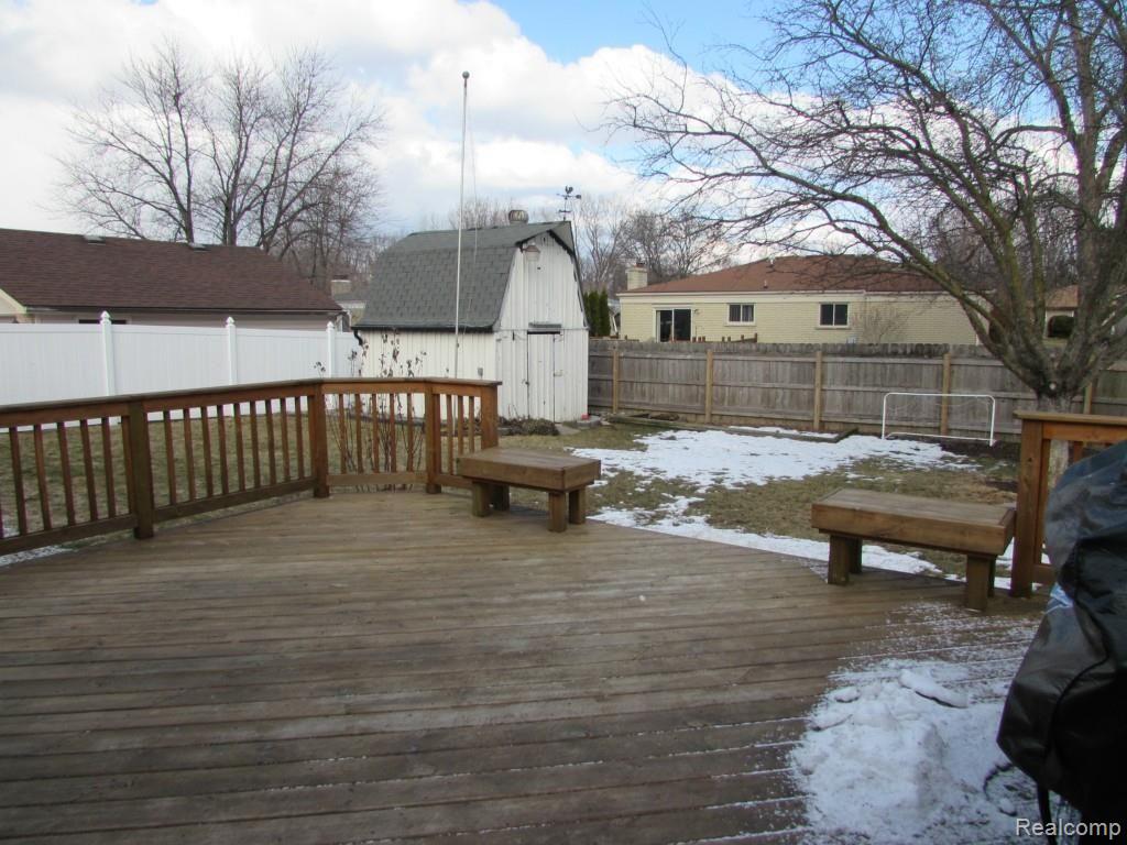 883 Meadowlake Road Canton, MI 48188 - Photo 33 of 34 Yard.jpg