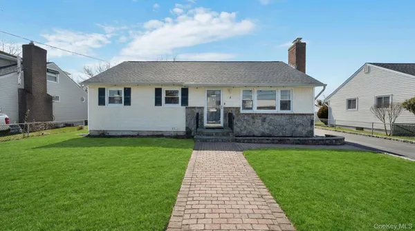 $769,999 | 4 Cecil Place, Hicksville, NY 11801