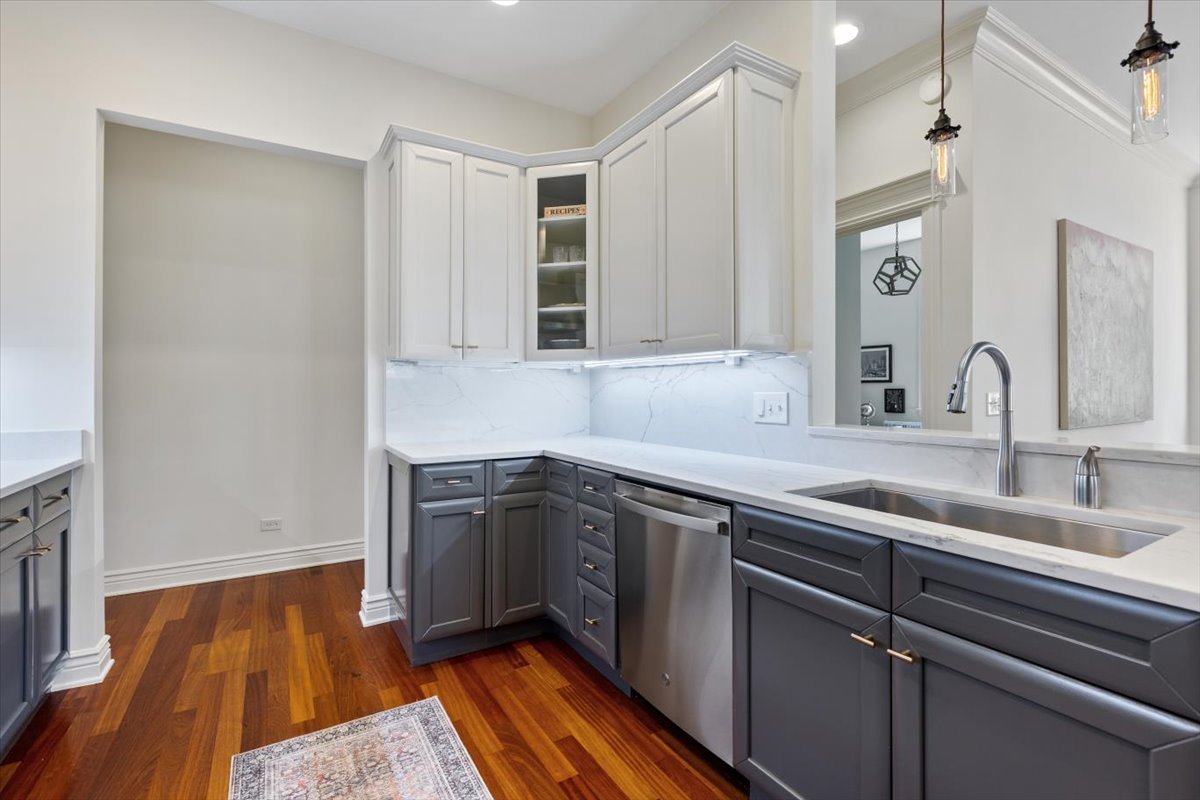 35 South Racine Avenue, Unit 2NW Chicago, IL 60607 - Photo 7 of 18 Gallery Image 7