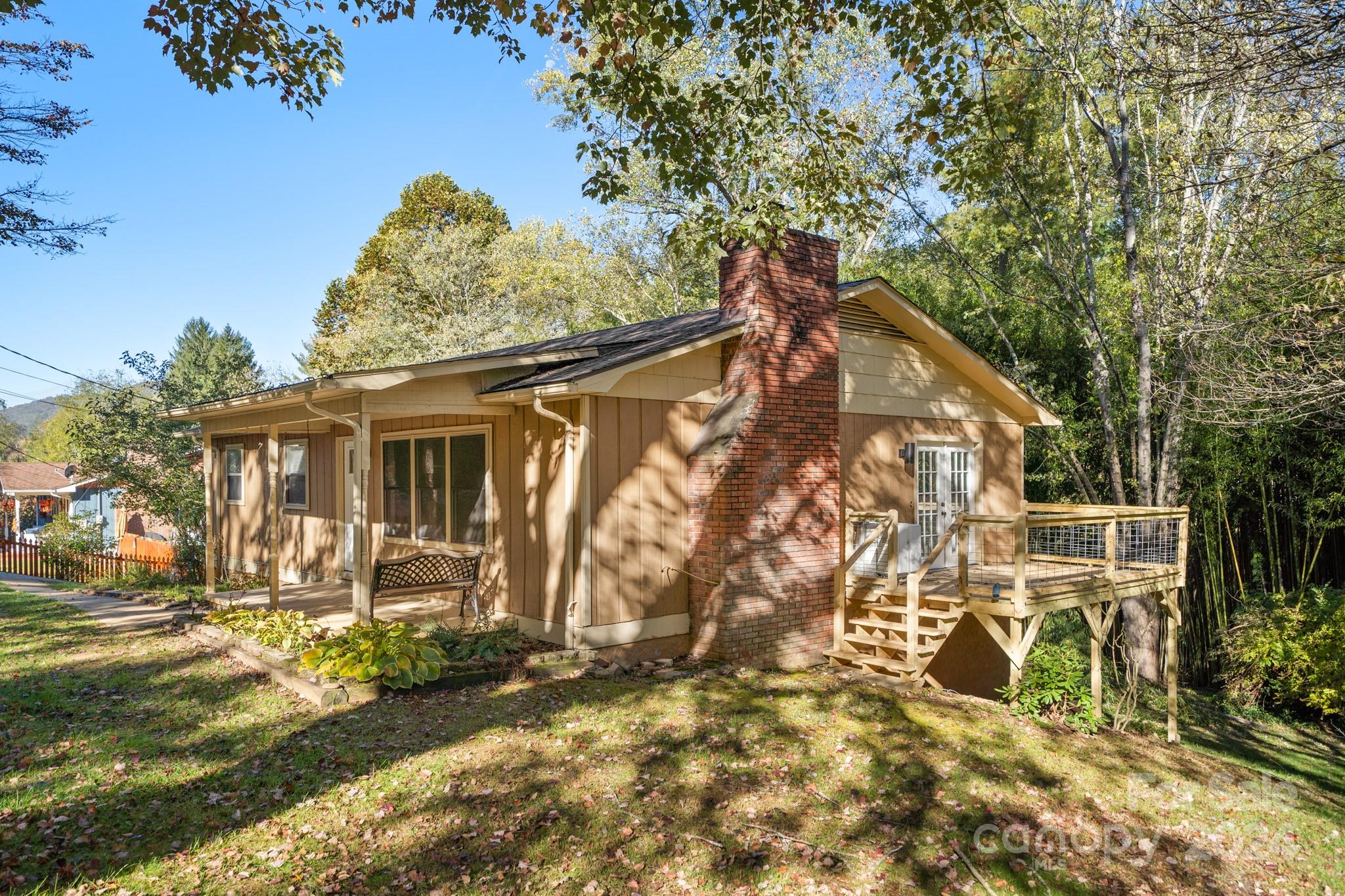 71 Cedar Street Canton, NC 28716 - Photo 3 of 43 Gallery Image 3
