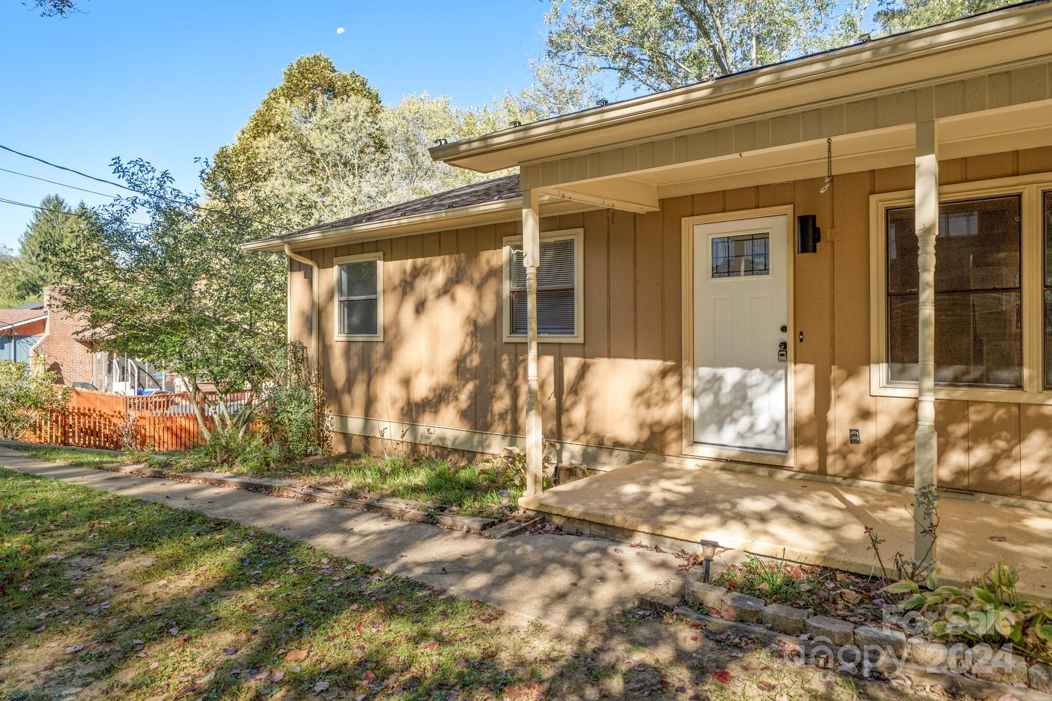 71 Cedar Street Canton, NC 28716 - Photo 4 of 43 Gallery Image 4
