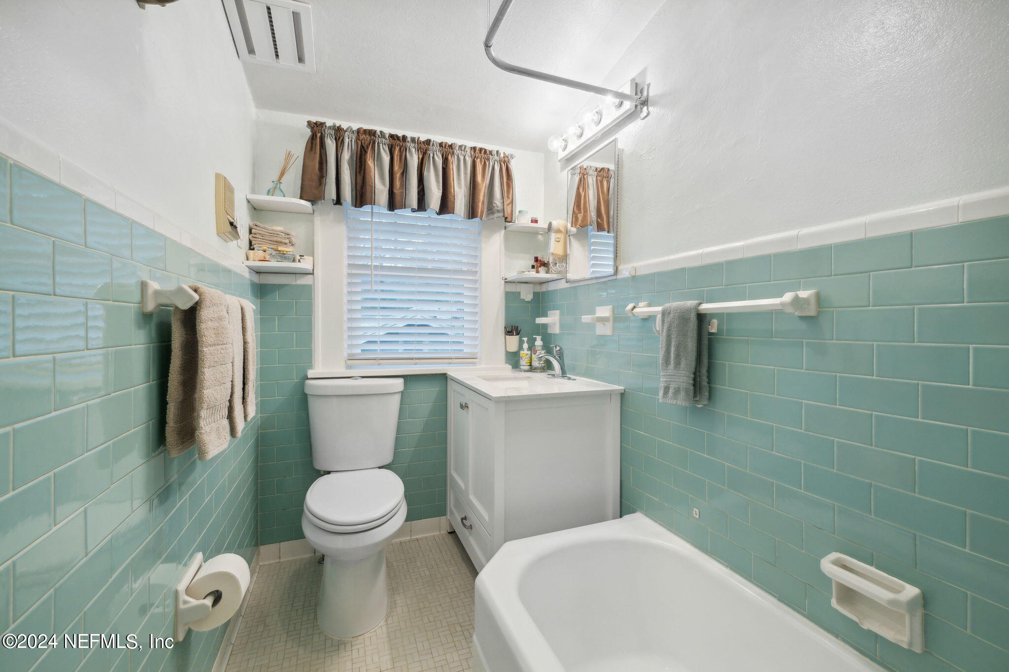 3237 Randall Street Jacksonville, FL 32205 - Photo 36 of 48 Upstairs hall bathroom