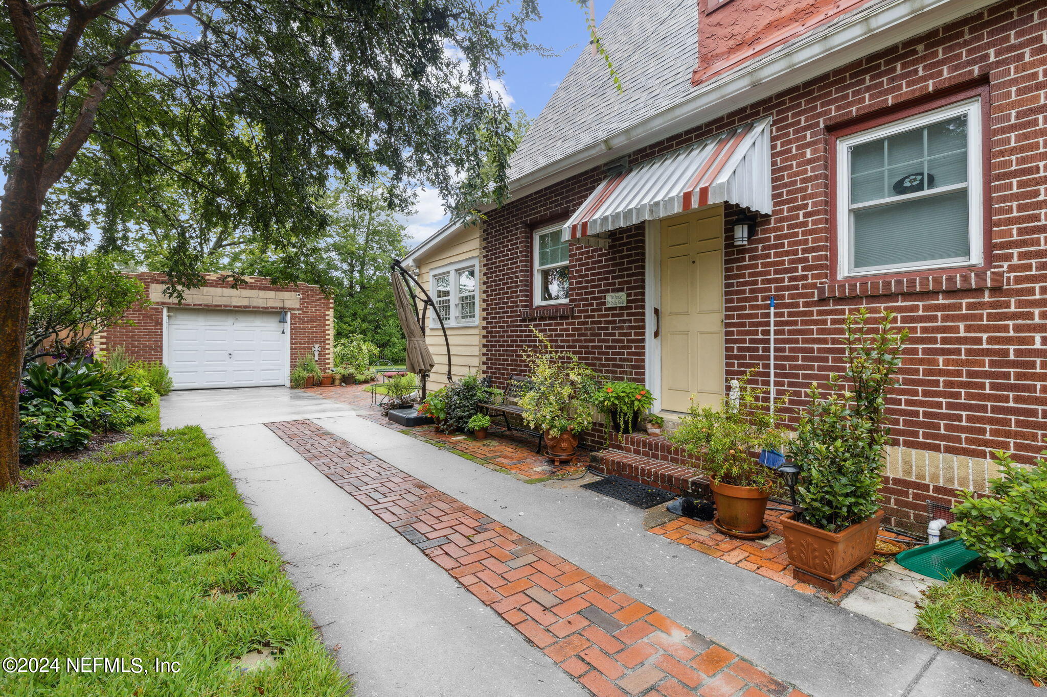 3237 Randall Street Jacksonville, FL 32205 - Photo 4 of 48 Drive to garage with side entry