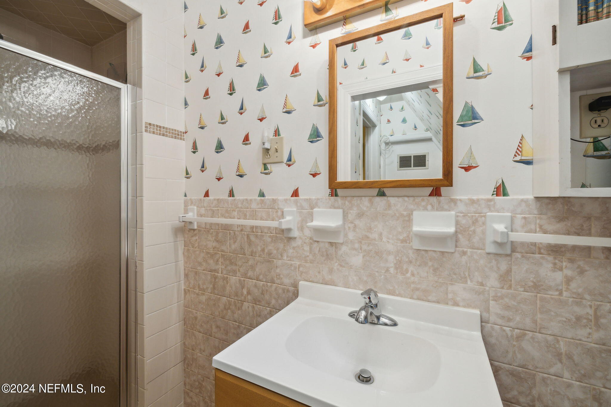 3237 Randall Street Jacksonville, FL 32205 - Photo 42 of 48 Private bath upstairs