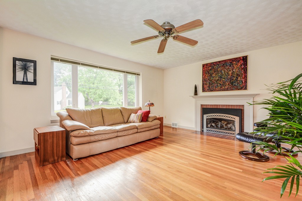 37 Emerson Road Northborough, MA 01532 - Photo 4 of 29 Gallery Image 4