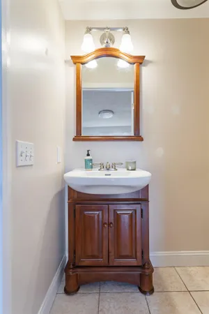 $4,000 | 518 High Street, Unit B, Hampton, NH 03842