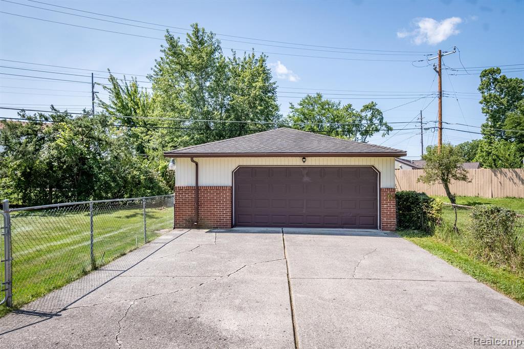 22969 Tuck Road Farmington Hills, MI 48336 - Photo 2 of 38 Gallery Image 2