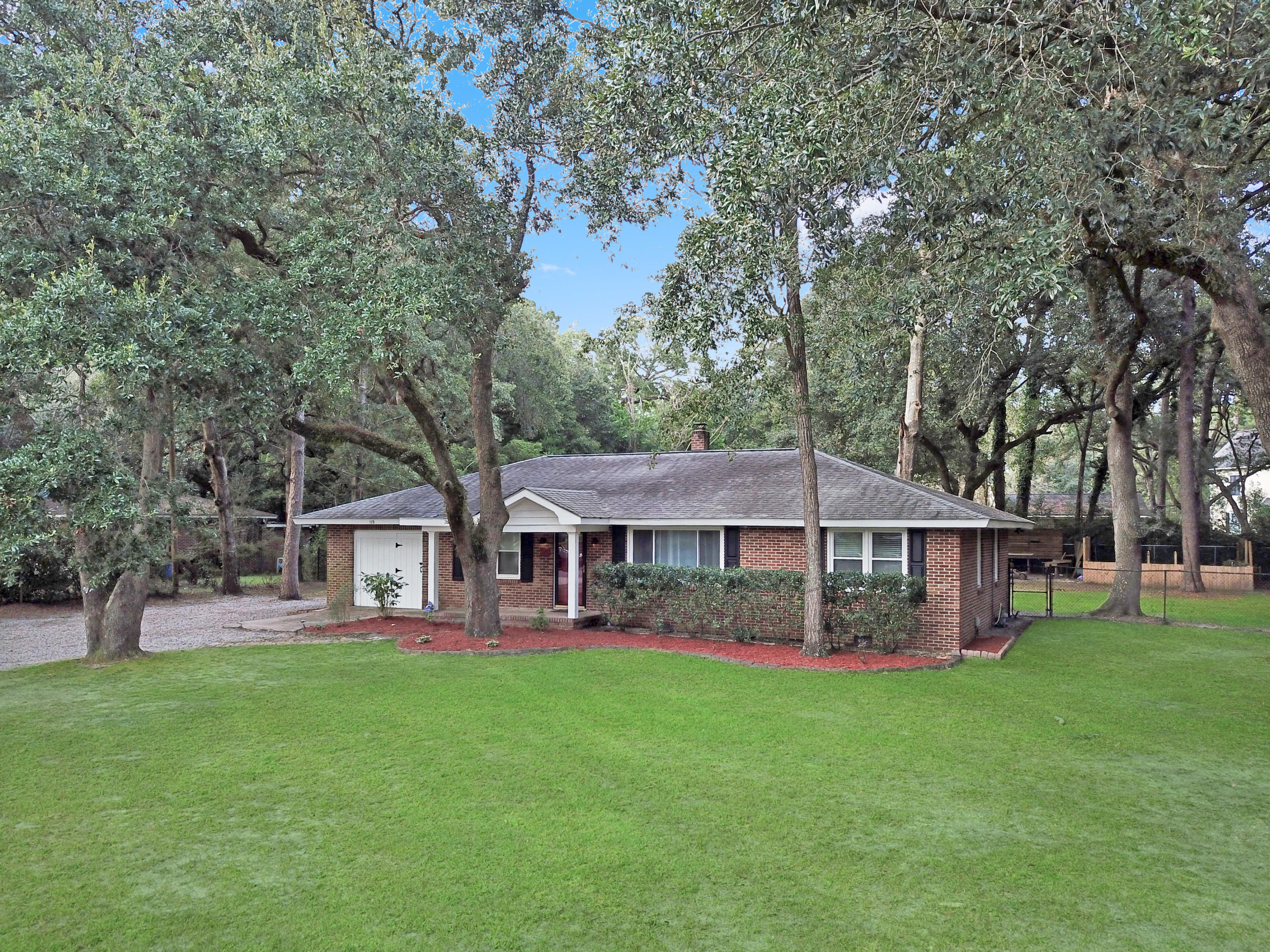 119 Newington Road Summerville, SC 29485 - Photo 1 of 38 jq17hjz67necosd1v5ihnazs92pcvejh0uxdieh1