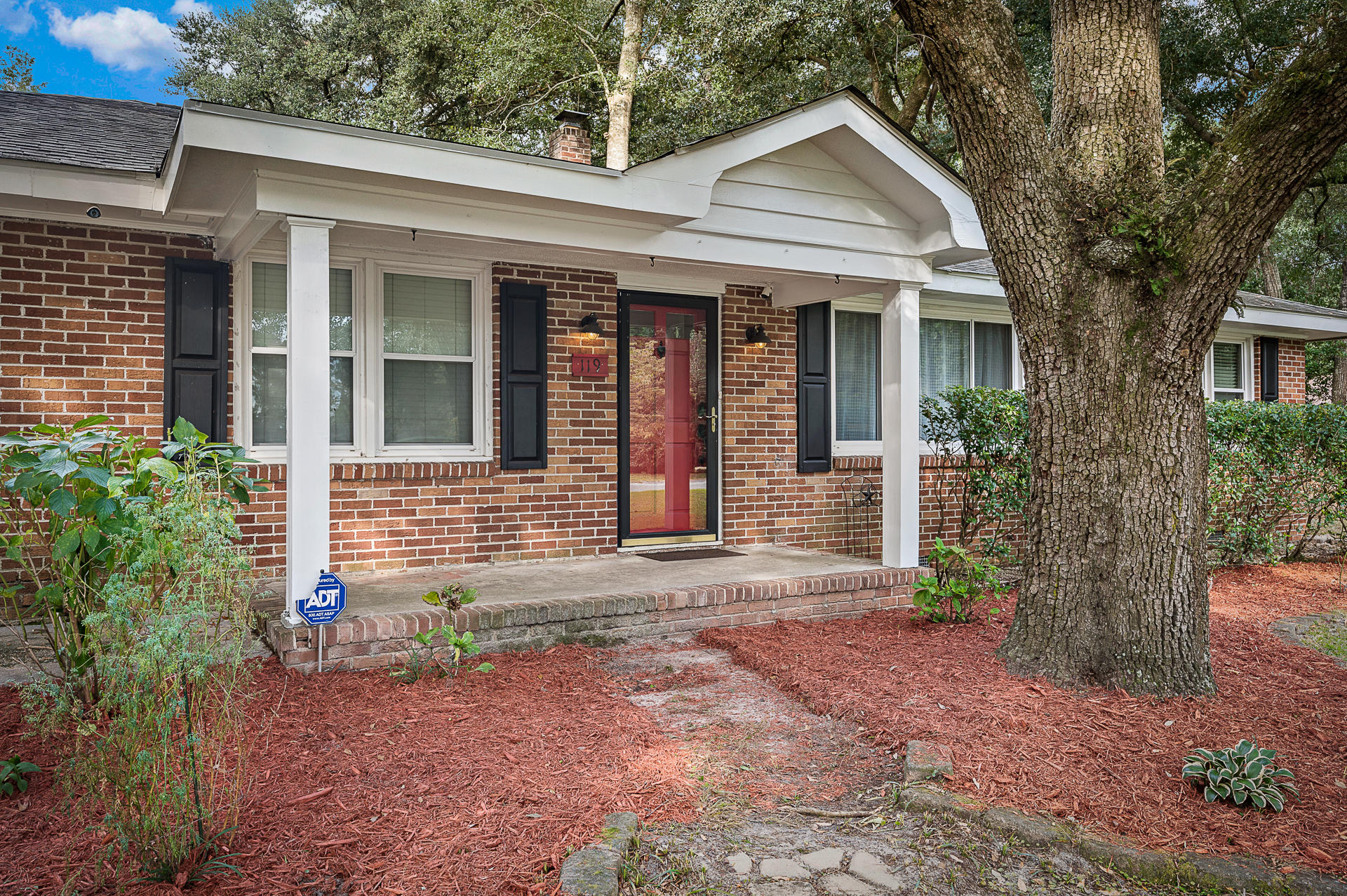 119 Newington Road Summerville, SC 29485 - Photo 2 of 38 119Newington-04