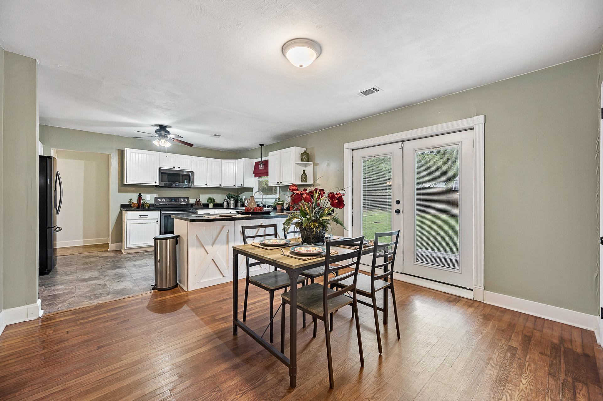 119 Newington Road Summerville, SC 29485 - Photo 13 of 38 119Newington-14