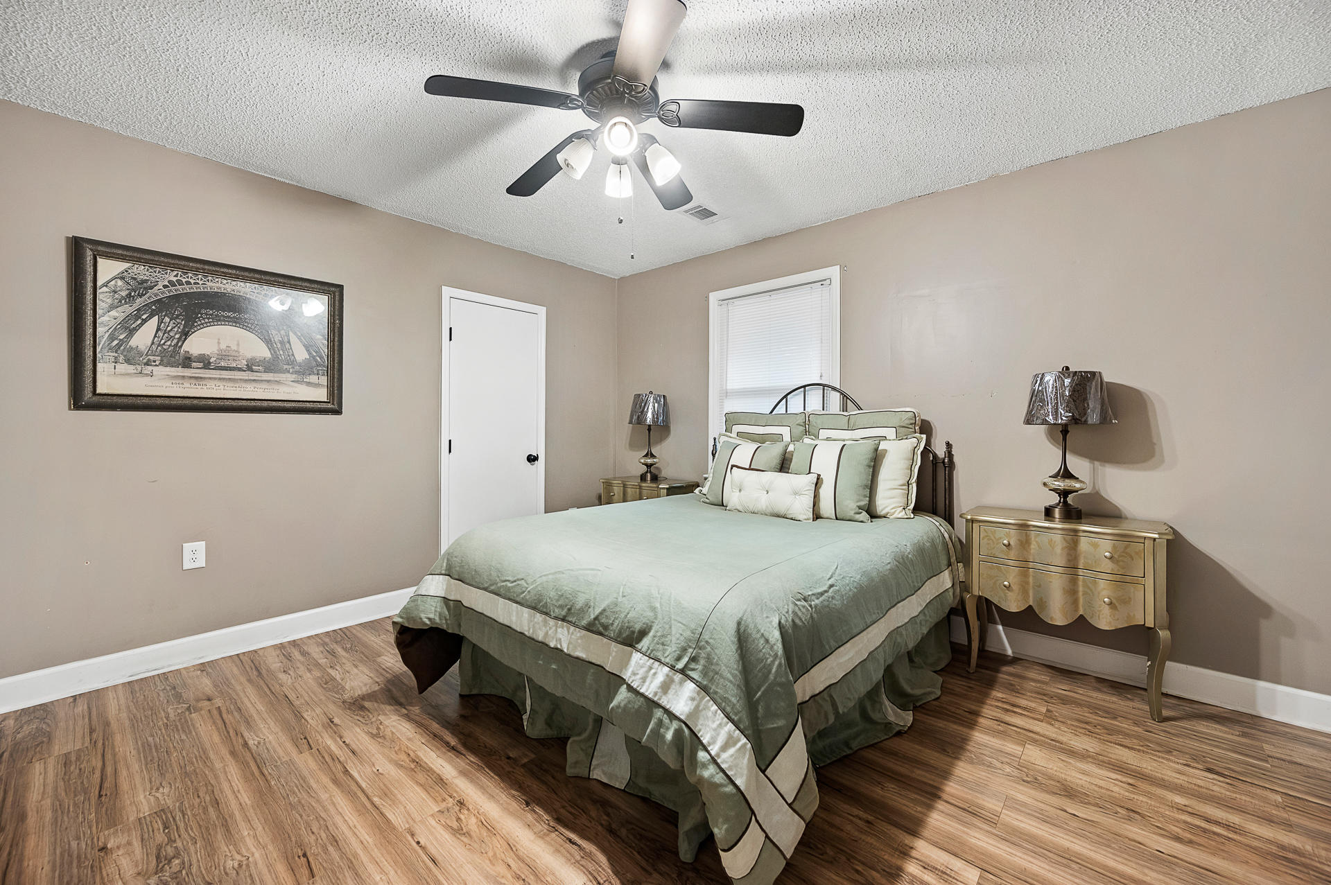 119 Newington Road Summerville, SC 29485 - Photo 16 of 38 119Newington-17