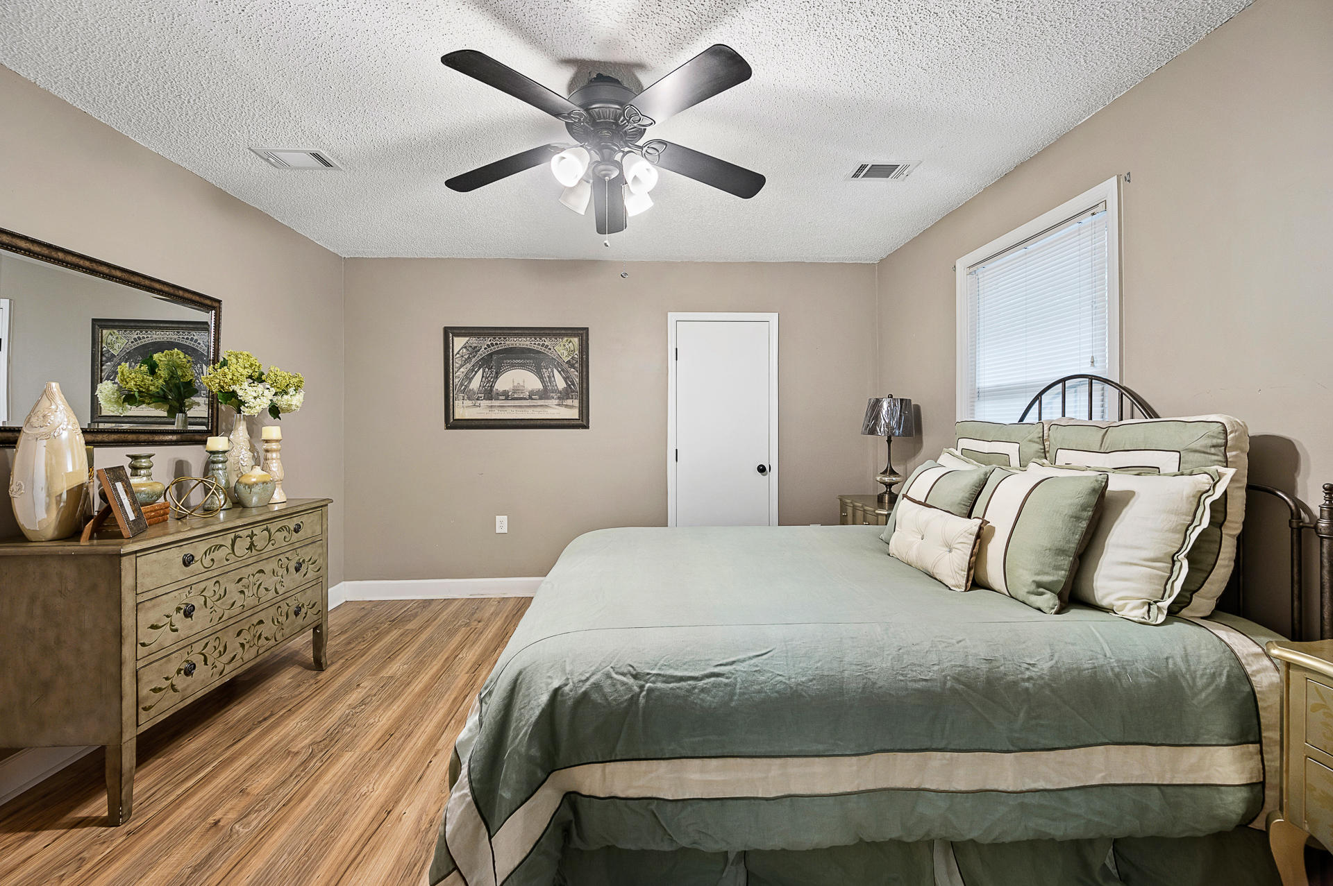 119 Newington Road Summerville, SC 29485 - Photo 17 of 38 119Newington-18