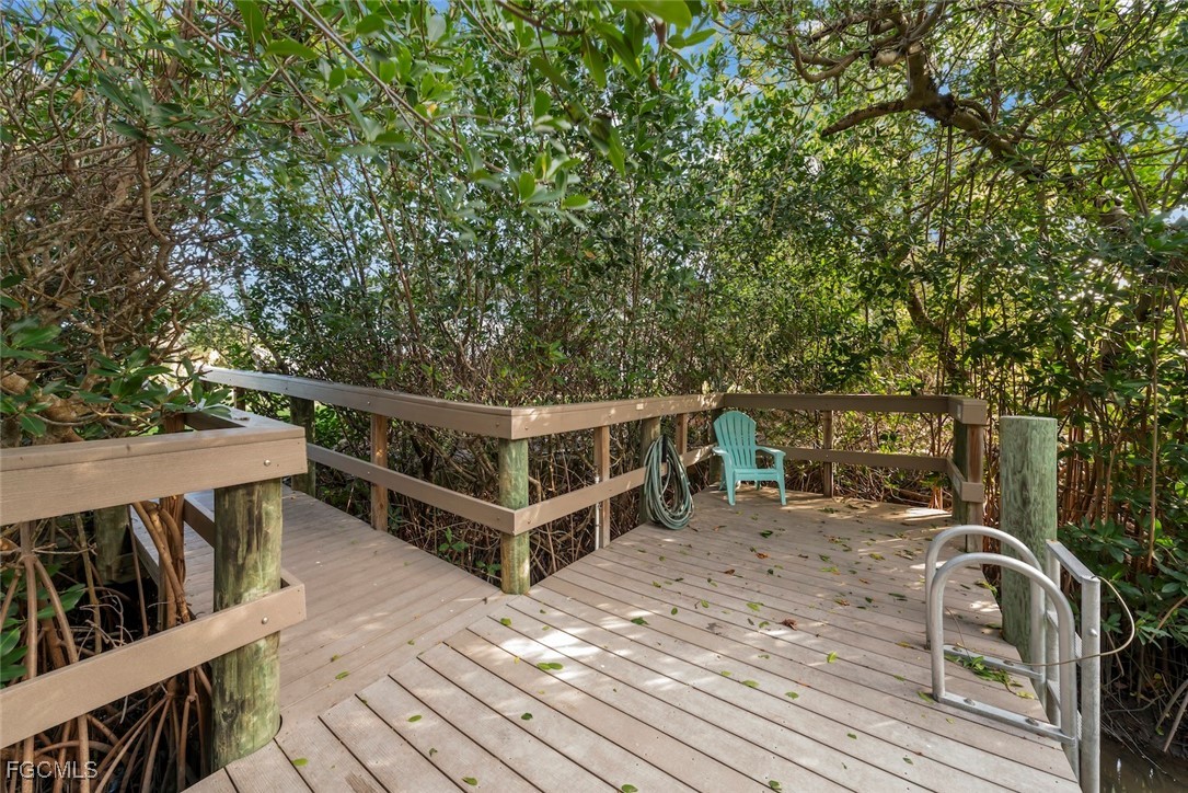 561 Periwinkle Way, Unit E4 Sanibel, FL 33957 - Photo 3 of 32