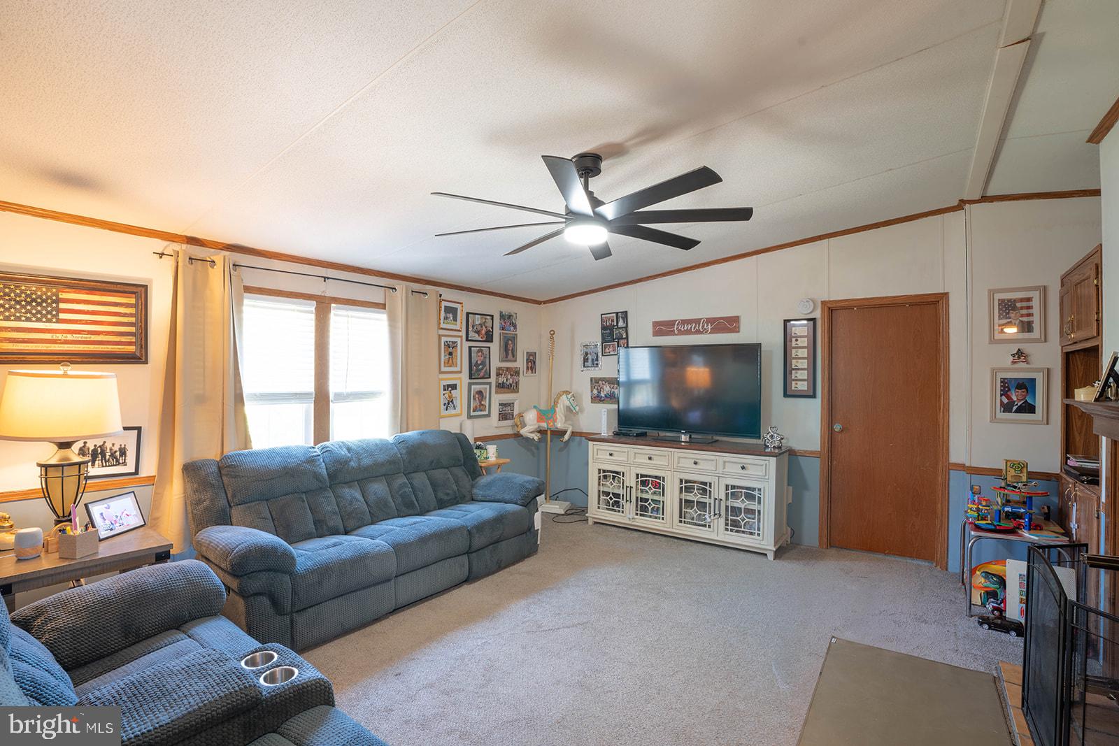 940 Willow Grove Road Monroeville, NJ 08343 - Photo 12 of 22 Living room with high ceilings