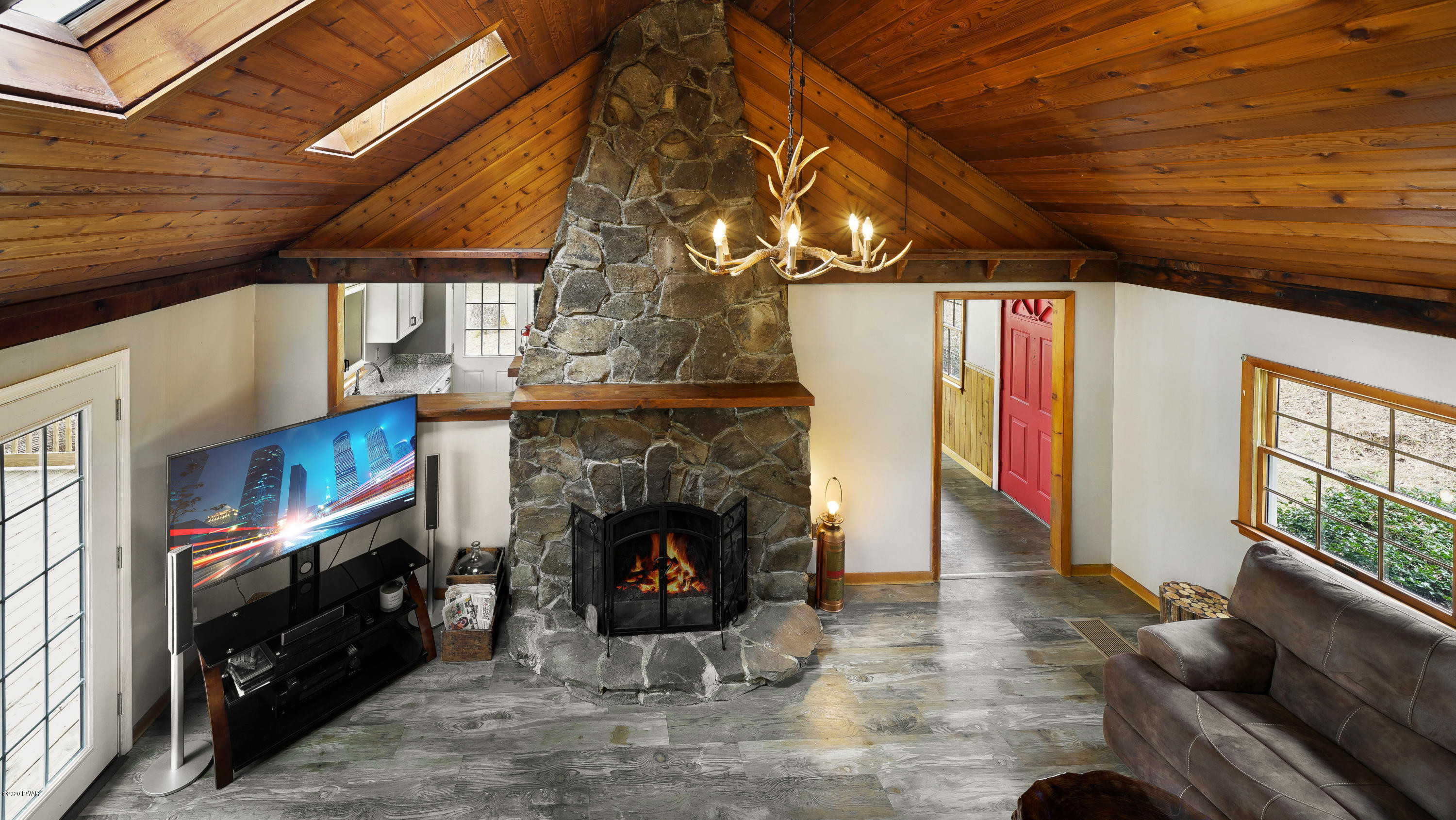210 Raymondskill Road Milford, PA 18337 - Photo 11 of 26 _DSC2516fuse