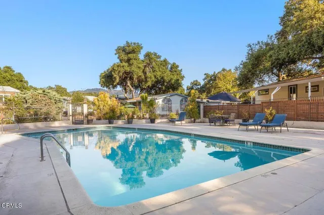 a picture of a black and white wall