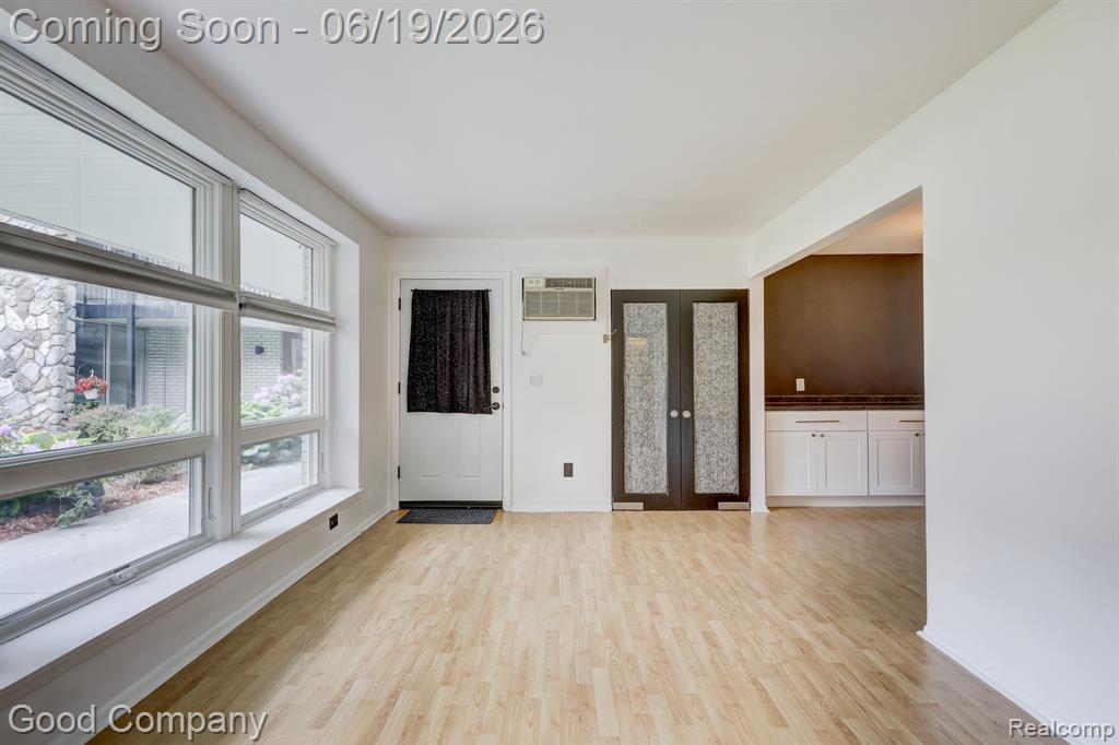 4345 Crooks Road, Unit 4 Royal Oak, MI 48073 - Photo 6 of 35