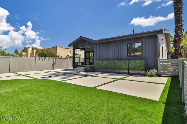a view of a house with entertaining space