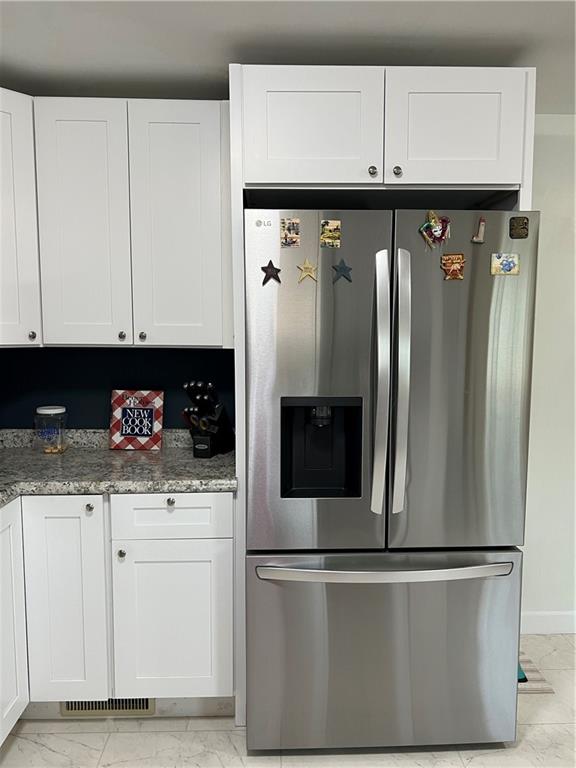 105 Owens View Avenue Apollo, PA 15613 - Photo 12 of 33 a close view of a stove top oven sitting inside of a kitchen