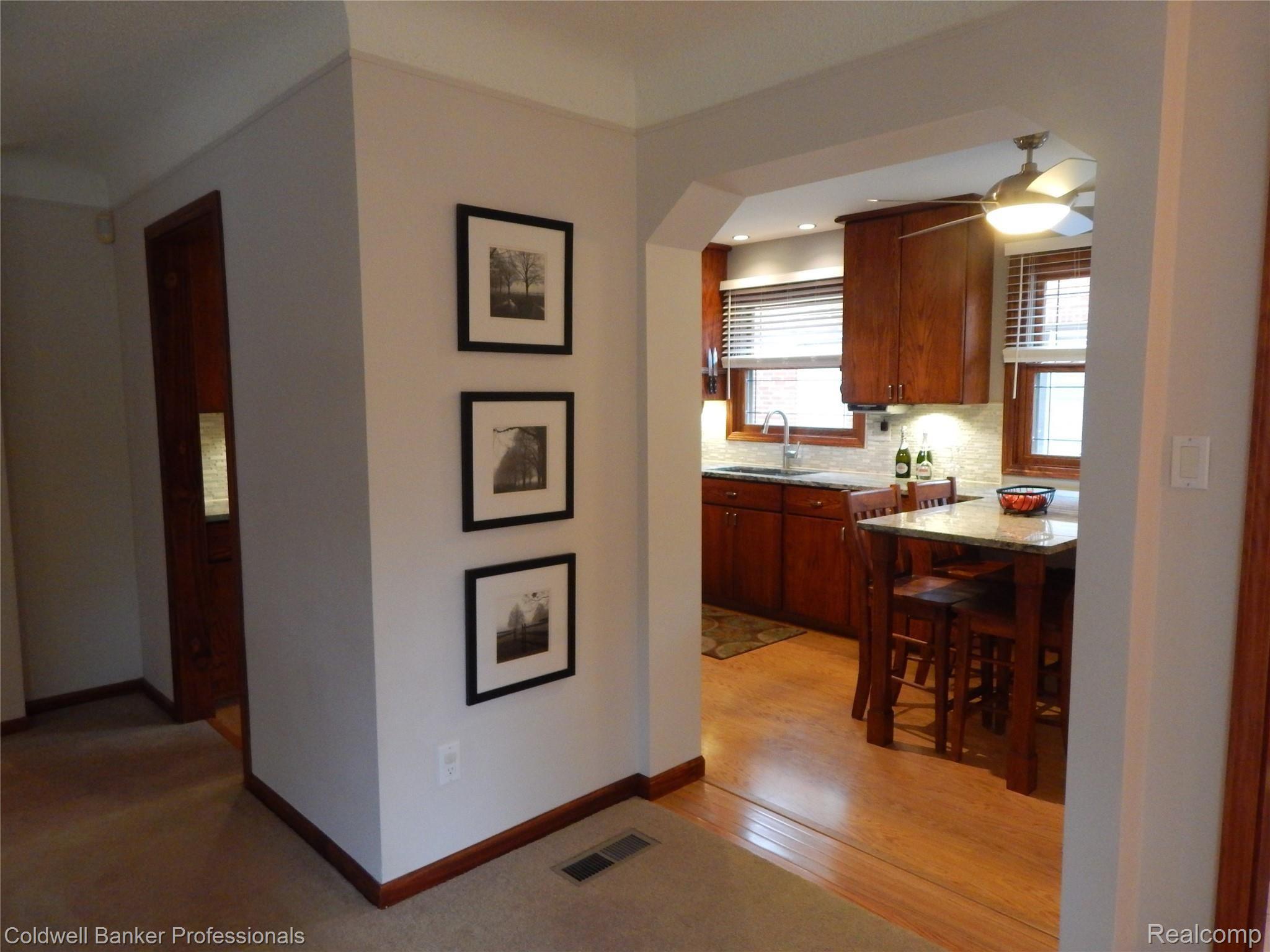1587 Mansfield Road Birmingham, MI 48009 - Photo 7 of 43 DSCN6252.JPG