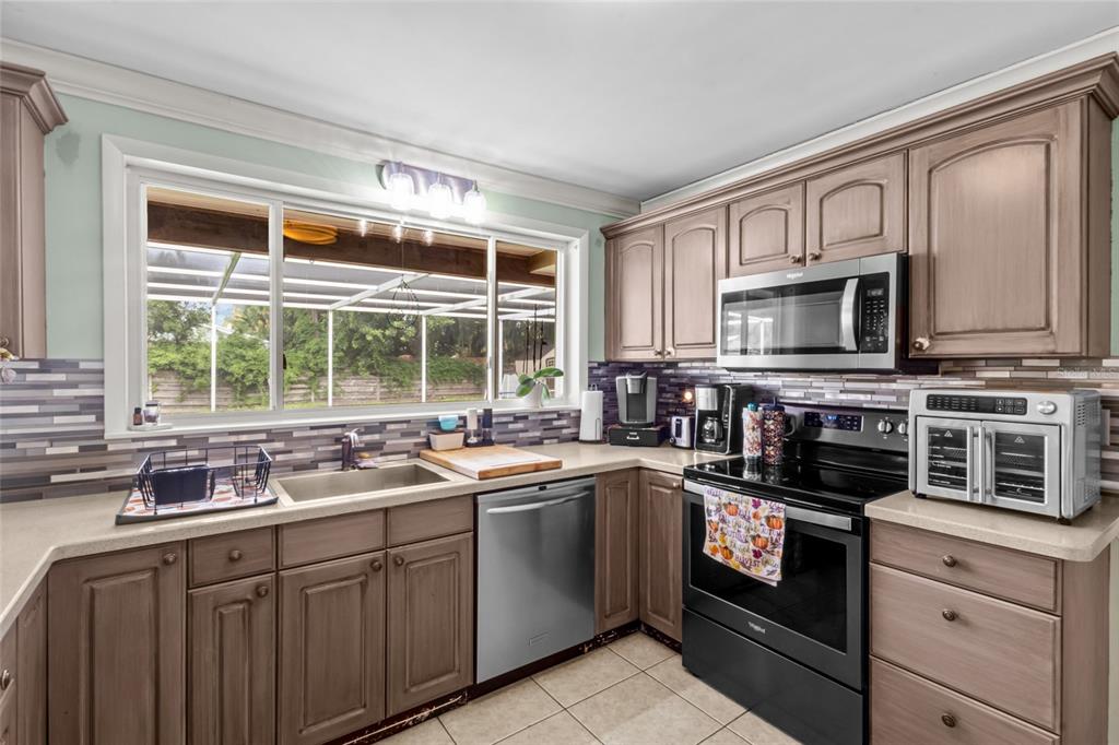 508 Valencia Road Venice, FL 34285 - Photo 8 of 30 Gallery Image 8