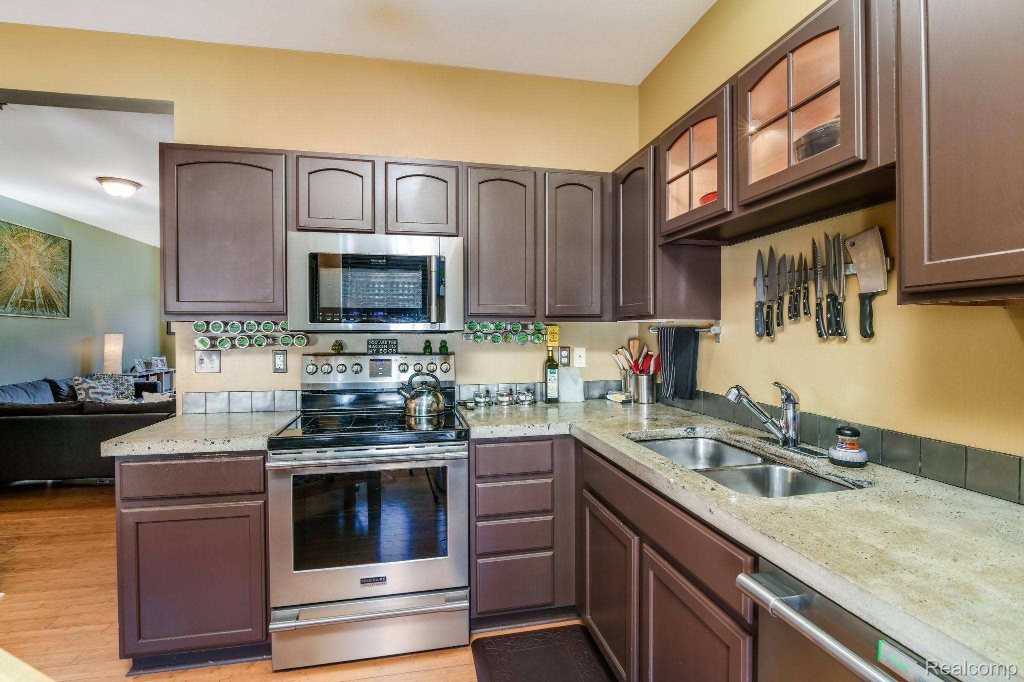 20322 Rodeo Court Southfield, MI 48075 - Photo 9 of 24 20322+Rodeo+Ct+Unit+95+Southfield-23-web.jpg
