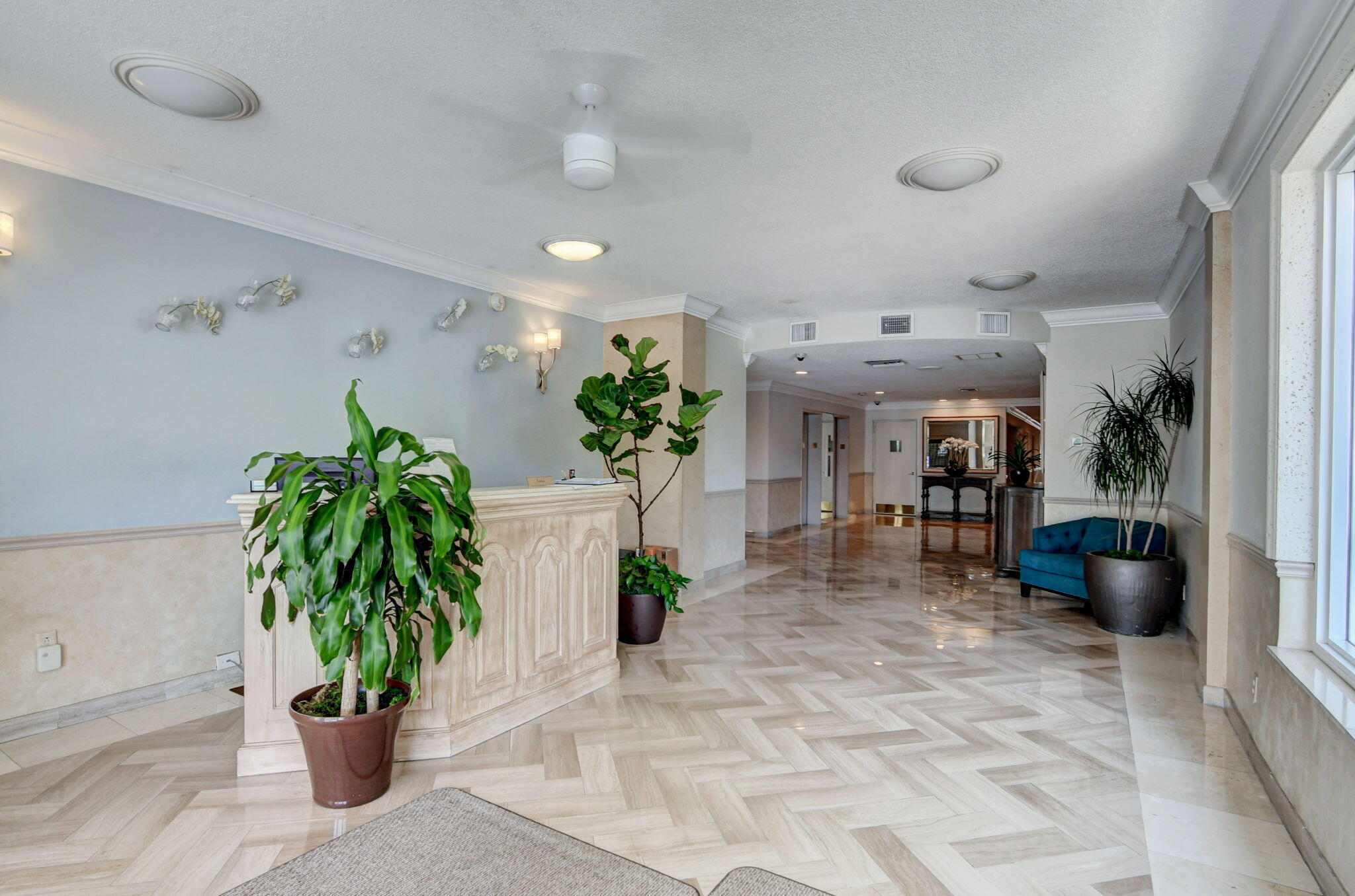 2840 South Ocean Boulevard, Unit 3020 Palm Beach, FL 33480 - Photo 21 of 40 a lobby with furniture and potted plant