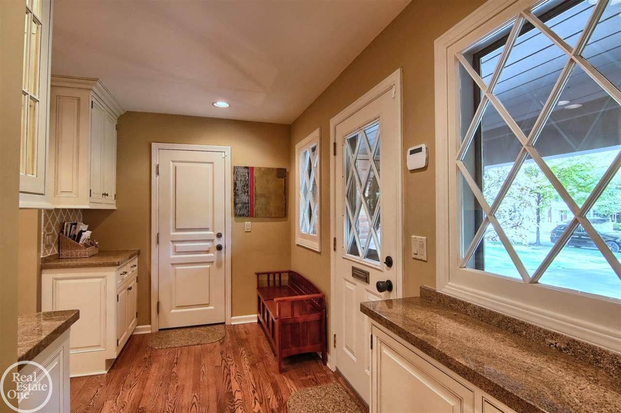 85 Stephens Road Grosse Pointe, MI 48236 - Photo 16 of 33