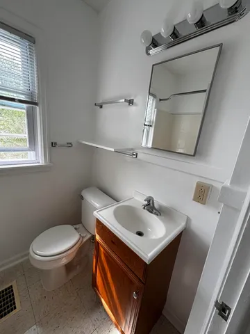 $975 | 142 North Riverview Drive, Unit 3, Kalamazoo, MI 49004