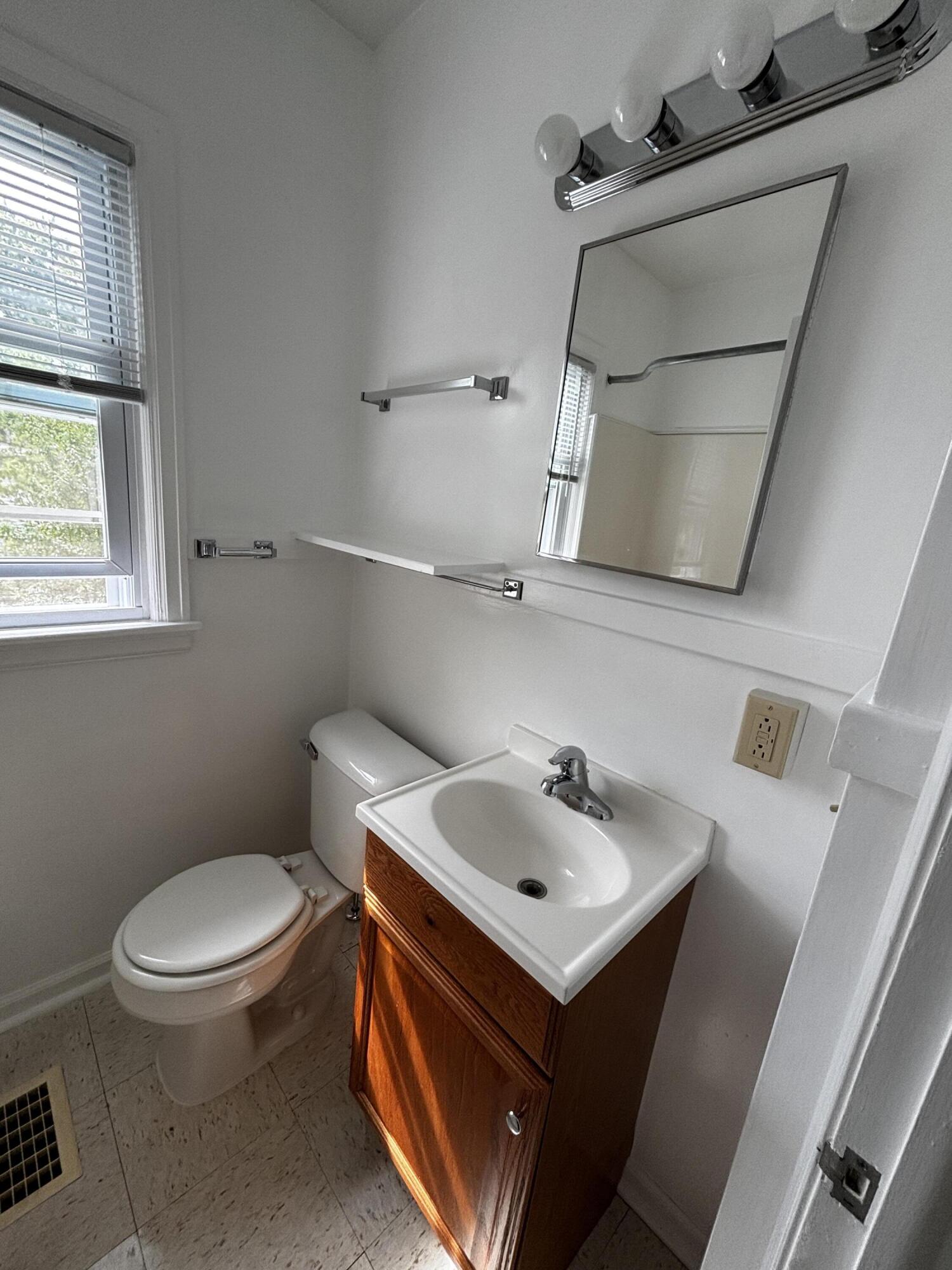 142 North Riverview Drive, Unit 3 Kalamazoo, MI 49004 - Photo 13 of 15 IMG_4120