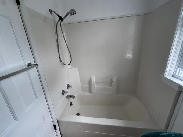 $975 | 142 North Riverview Drive, Unit 3, Kalamazoo, MI 49004