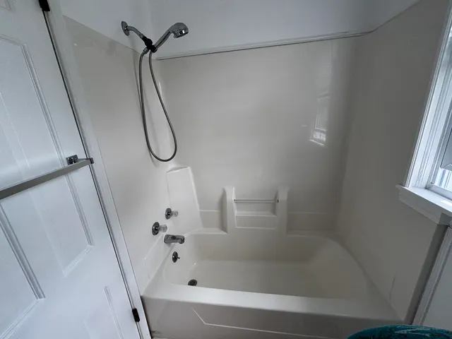 $975 | 142 North Riverview Drive, Unit 3, Kalamazoo, MI 49004