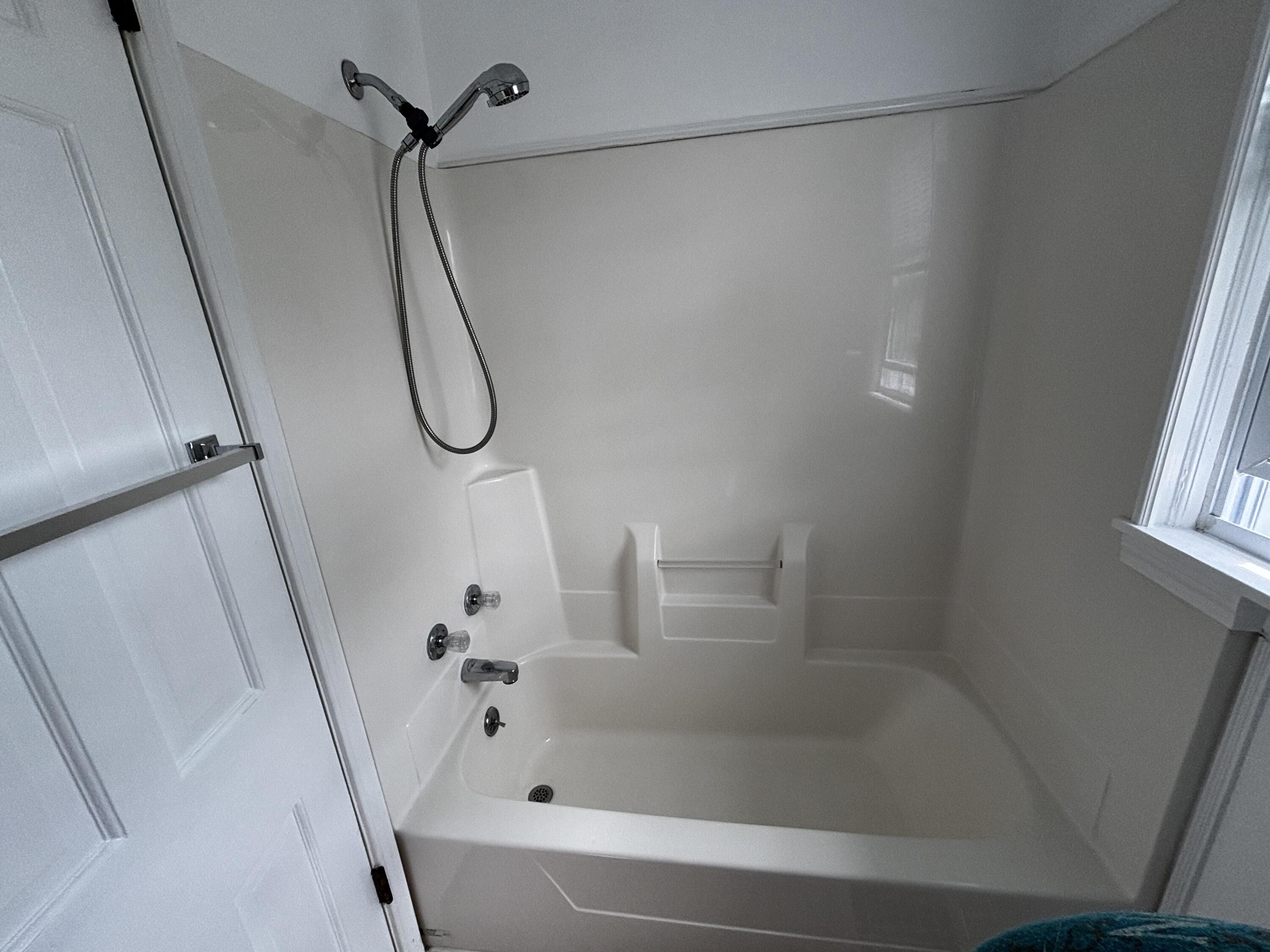 142 North Riverview Drive, Unit 3 Kalamazoo, MI 49004 - Photo 14 of 15 IMG_4121