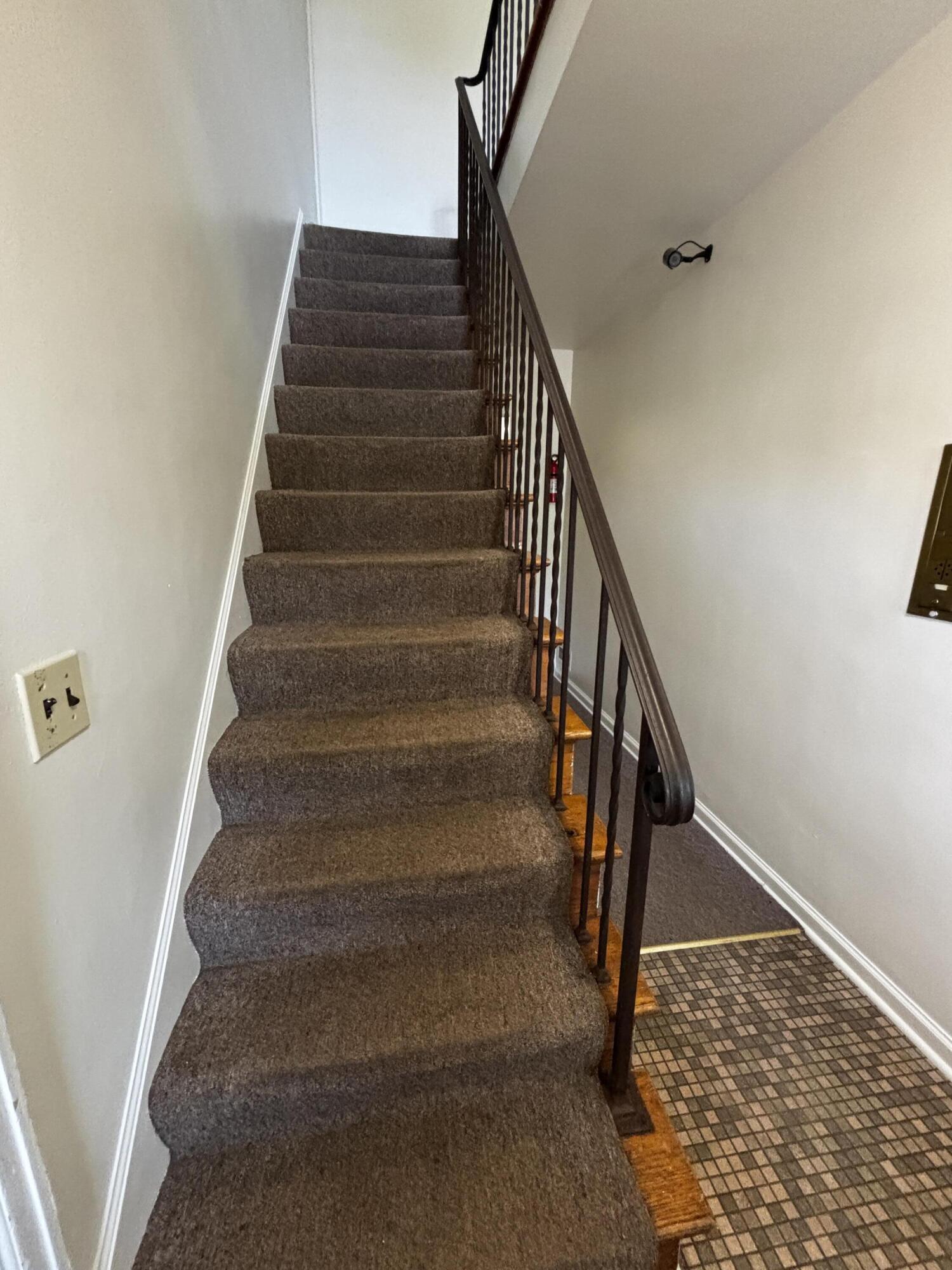 142 North Riverview Drive, Unit 3 Kalamazoo, MI 49004 - Photo 3 of 15 IMG_4128