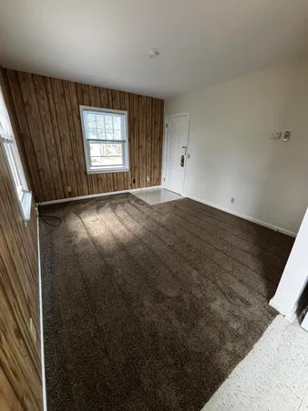 $975 | 142 North Riverview Drive, Unit 3, Kalamazoo, MI 49004