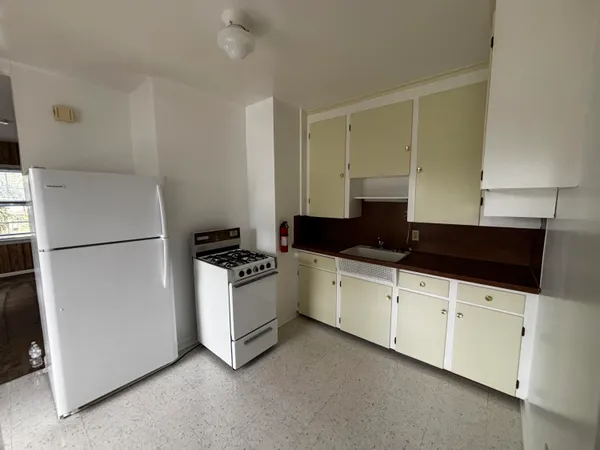 $975 | 142 North Riverview Drive, Unit 3, Kalamazoo, MI 49004