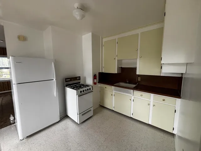 $975 | 142 North Riverview Drive, Unit 3, Kalamazoo, MI 49004