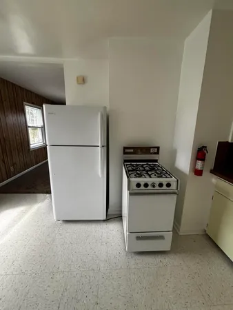 $975 | 142 North Riverview Drive, Unit 3, Kalamazoo, MI 49004