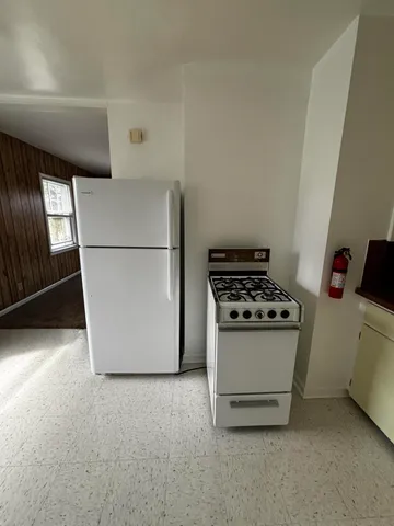 $975 | 142 North Riverview Drive, Unit 3, Kalamazoo, MI 49004