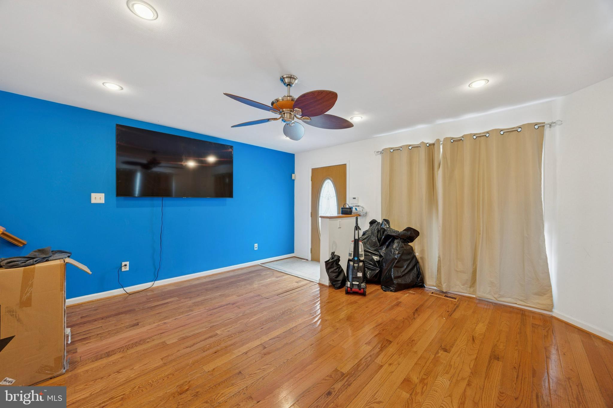 2733 Willits Road Philadelphia, PA 19114 - Photo 4 of 25 Gallery Image 4