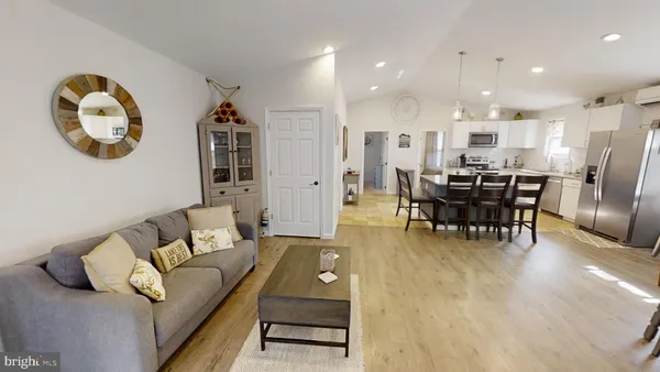 $2,100 | 372 Lake Anna Drive, Bumpass, VA 23024