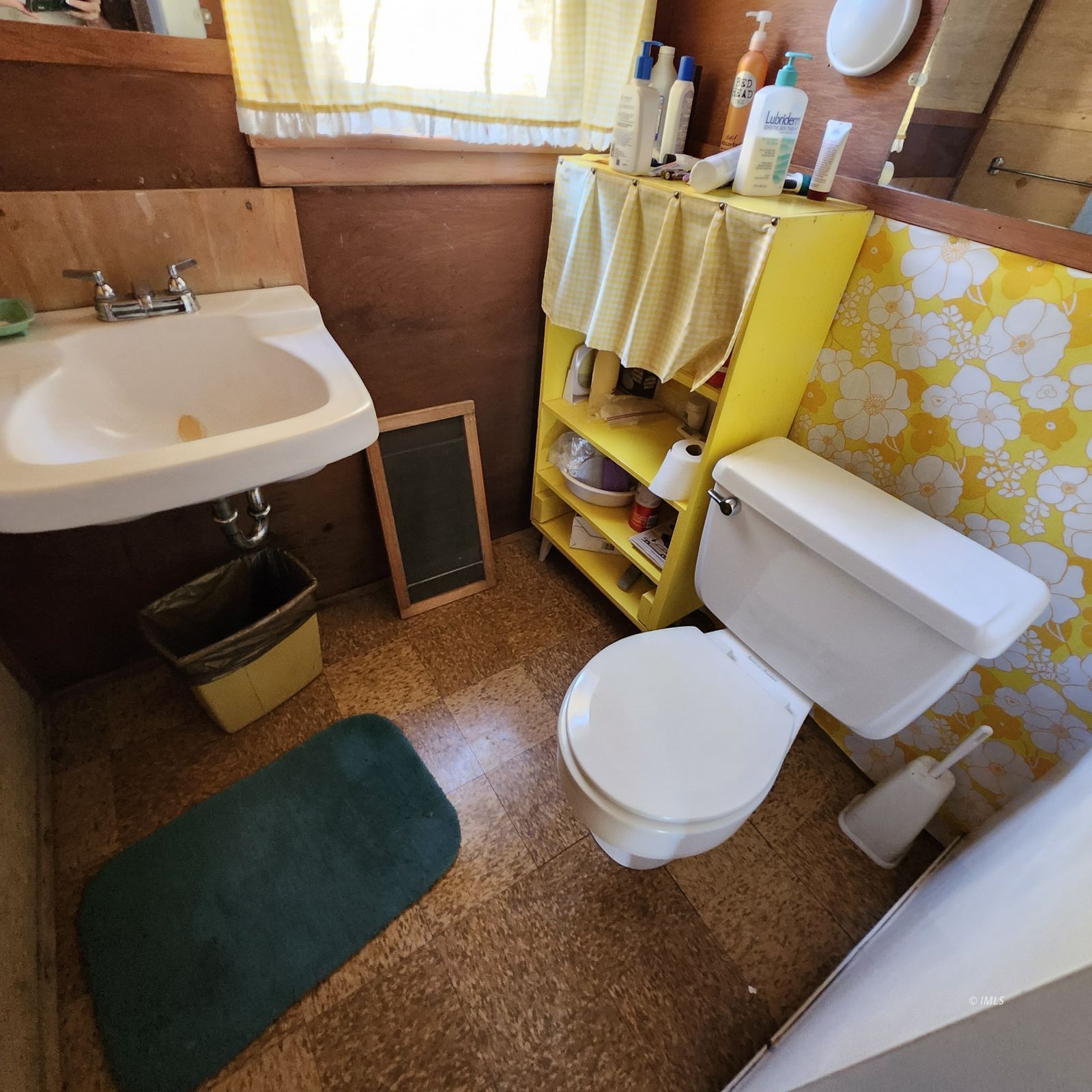 22 Whitney Portal Road Lone Pine, CA 93545 - Photo 21 of 32 Bathroom