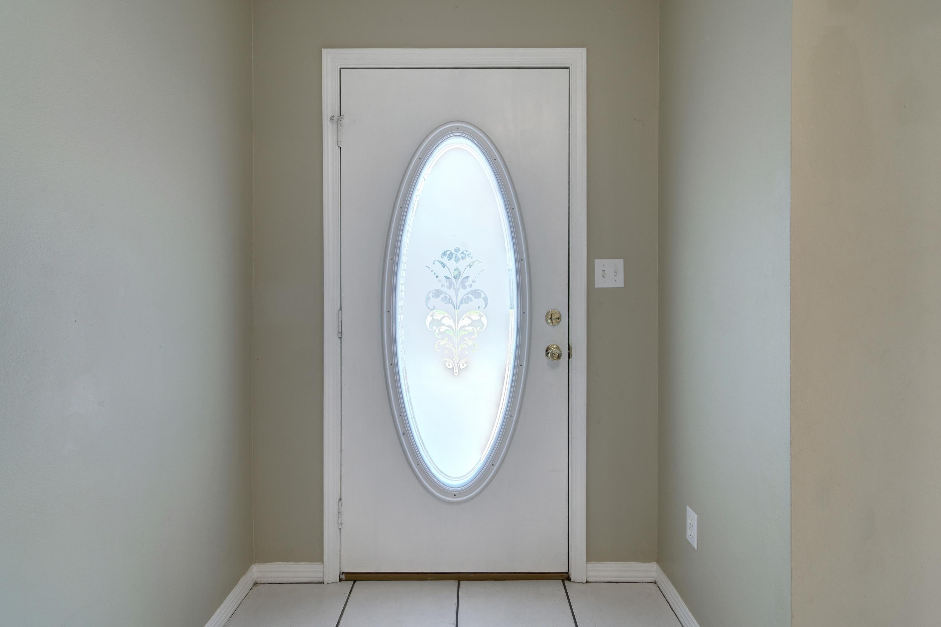 1774 Old Ranch Road Fort Walton Beach, FL 32547 - Photo 4 of 47 an view of entryway with washer and dryer